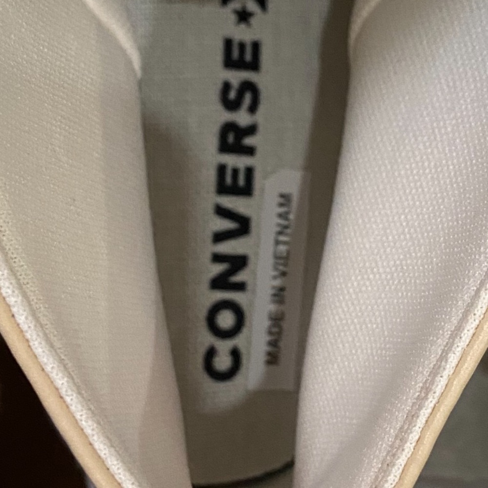 Hi tops gift 🎁 someone.  leather sneakers.  Genuine Converse. Unisex - Picture 7 of 10